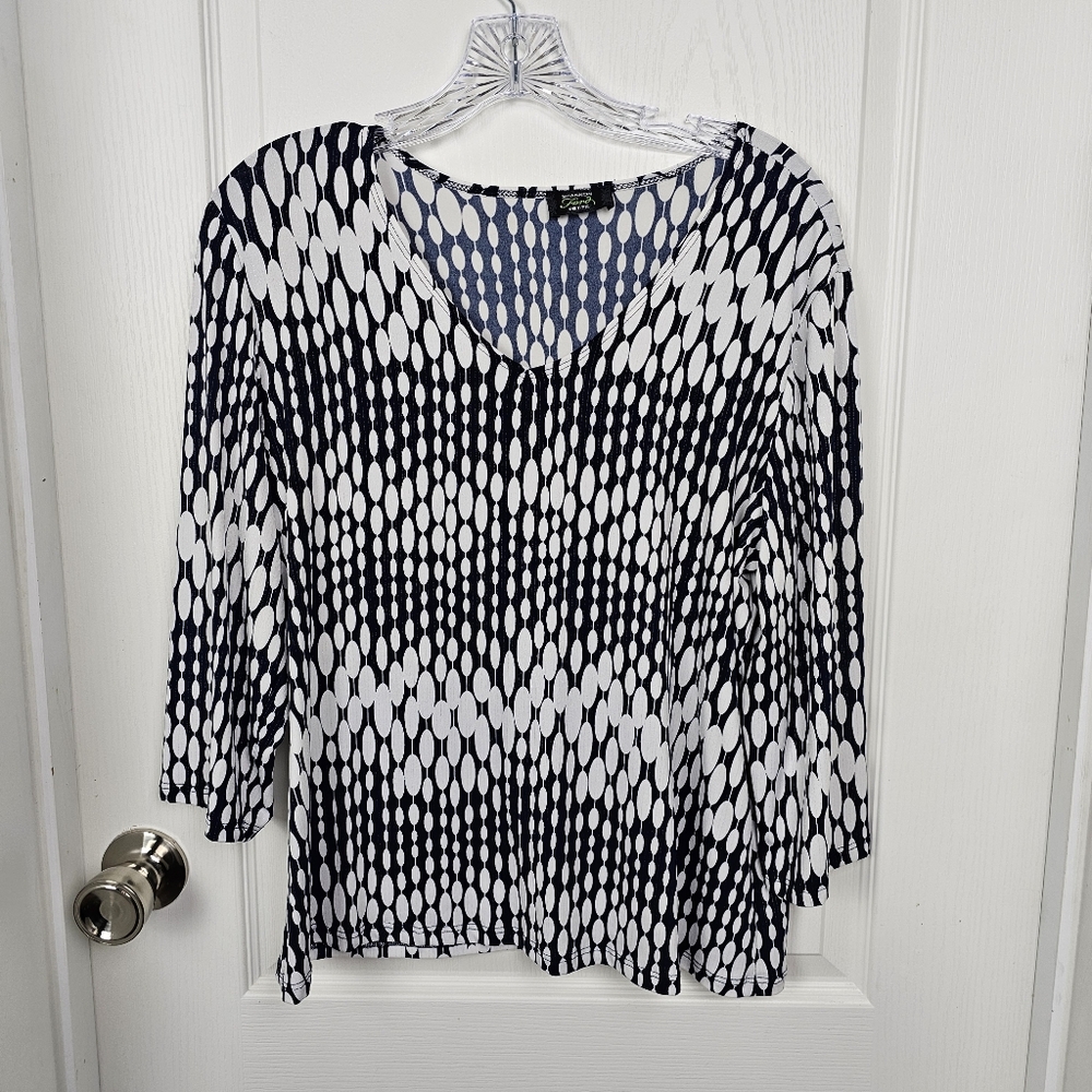 Shannon Ford Petite PXL Navy White Geometric Print V Neck Top